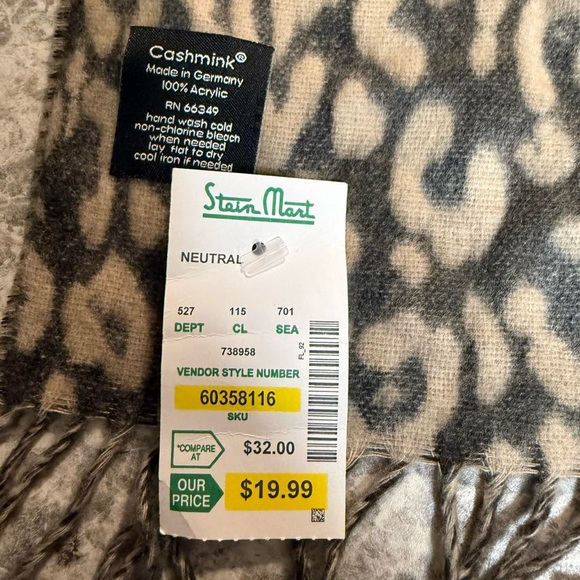 NWT leopard animal print fuzzy scarf with fringe ends from Cashmink - Picture 2 of 5